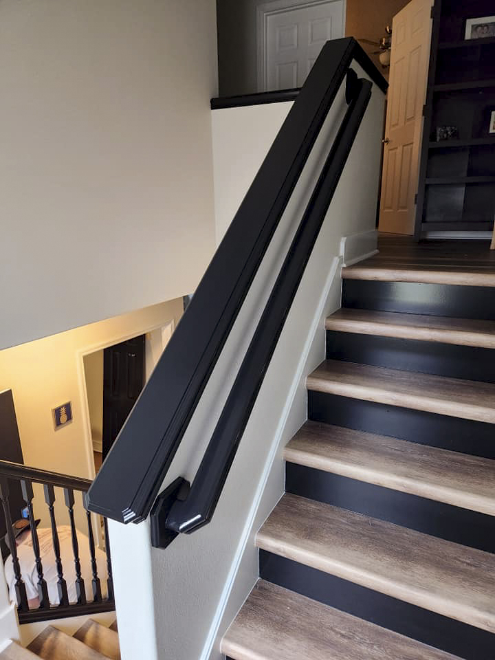 Black interior trim makes this stair case pop.